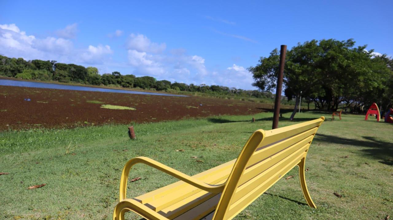 Apartamento Espetacular Na Melhor Praia Da Bahia, Guarajuba E Uma Das Unicas Praias Com Selo Azul Do Brasil -Luxo, Lazer, Diversao E Tranquilidade! Projetado Para Que Voce Tenha A Melhor Experiencia Em Hospedagem - Condominio Tipo Resort, O Mais Proc กามาซารี ภายนอก รูปภาพ